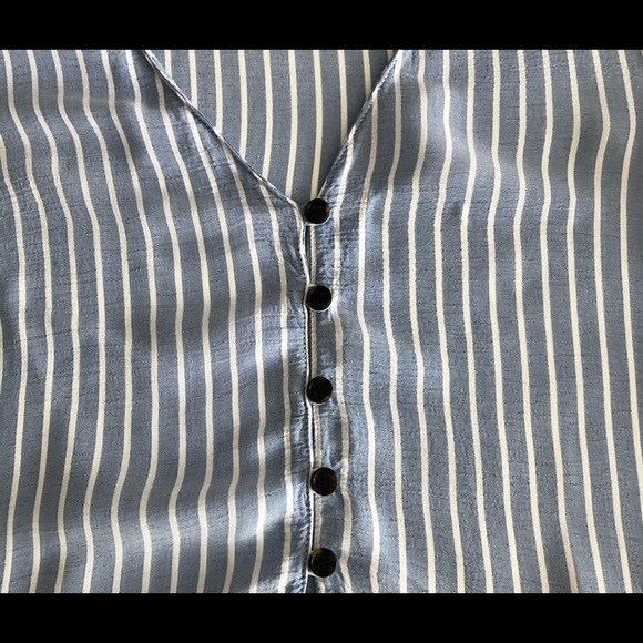 V neck shirt with stripes. - Picture 2 of 5